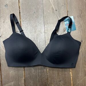 Tommy John Black Wireless Bra. Size 38D. NWT